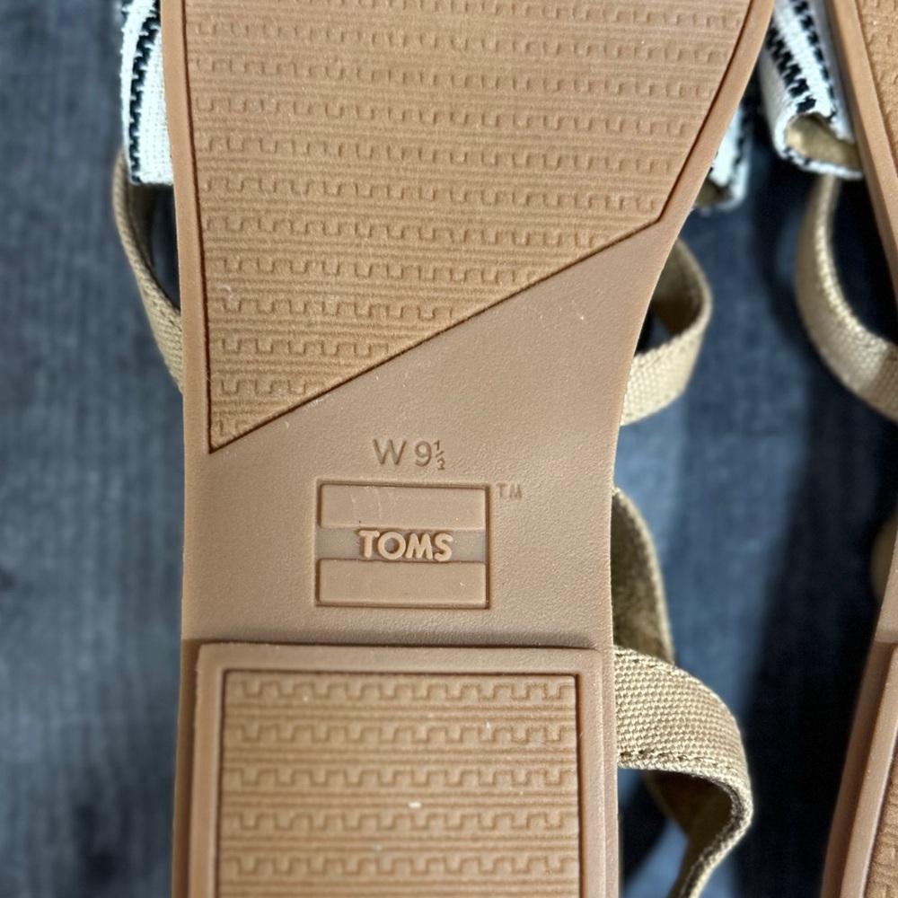 Tom’s Lexie Sandals in Doe Canvas/Global Stripe NWT - Picture 7 of 8